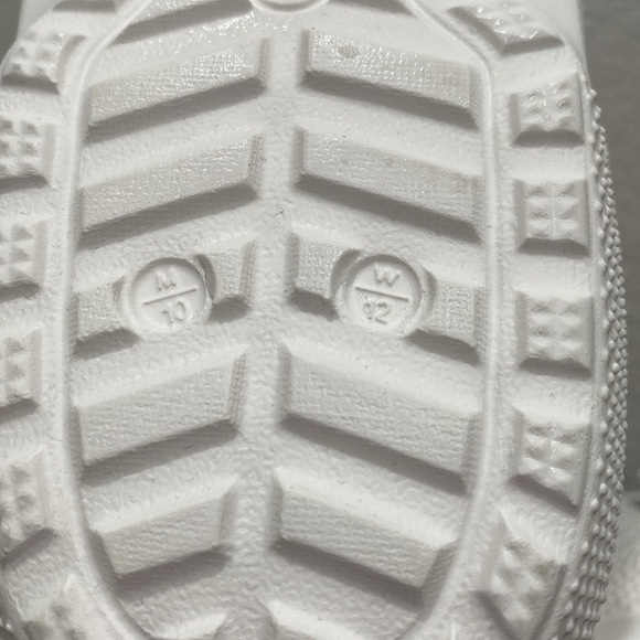 Crocs Classic Lined Neo Puff Boots - Picture 8 of 8